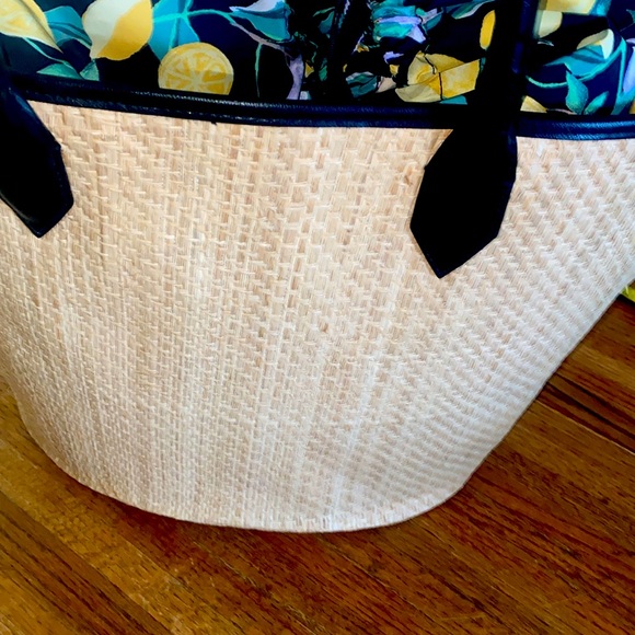 Victoria’s Secret straw bag lined with lemons and black, fake leather - Picture 4 of 7